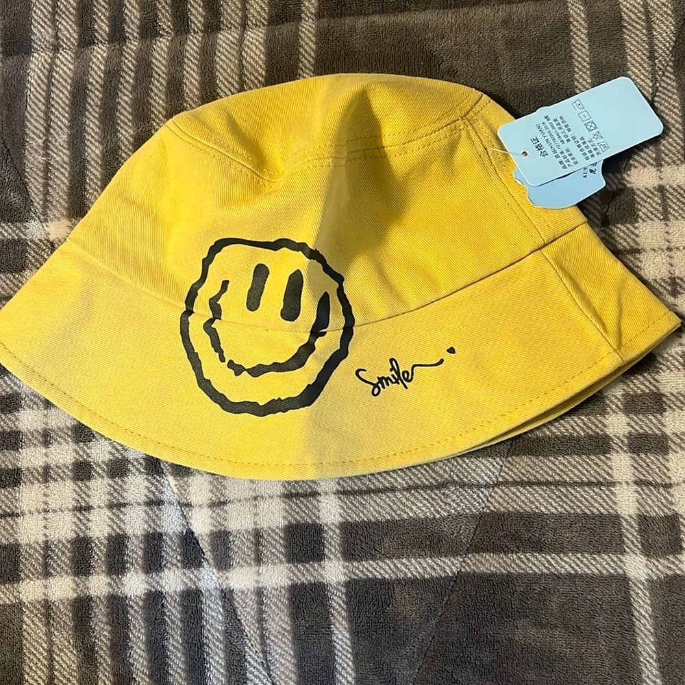 NWT Smiley face kids bucket hat